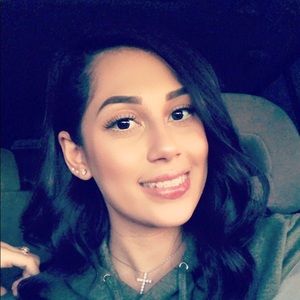 Meet your Posher, Claudia